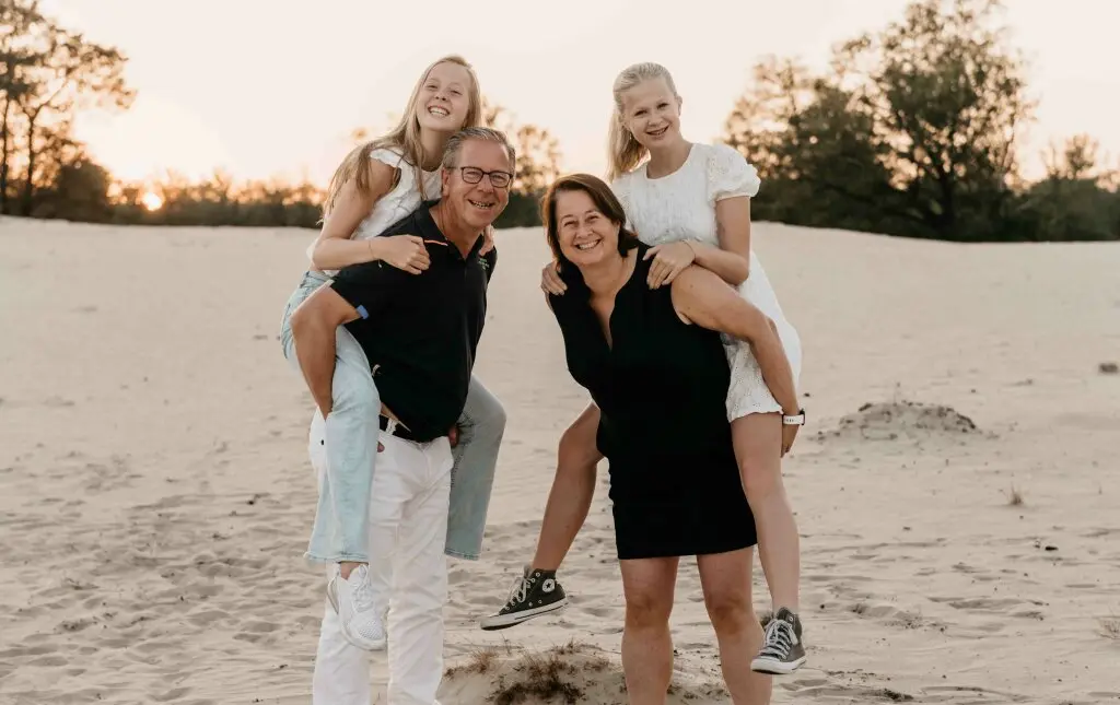 Moeder met dochter tijdens lifestyle shoot in de natuur